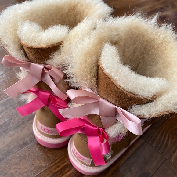 Ugg boots. Size 6. - Picture 2 of 4